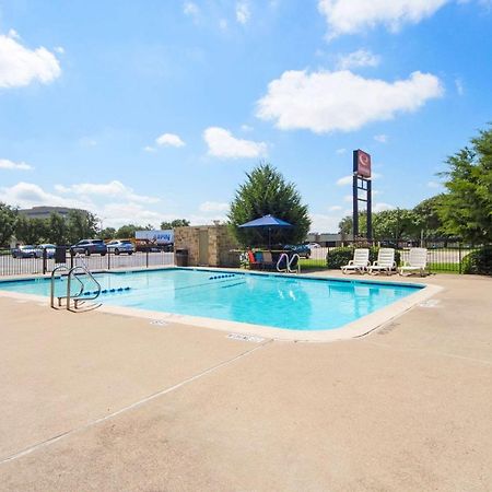 Econo Lodge Airport I-35 North Farmers Branch Exterior photo