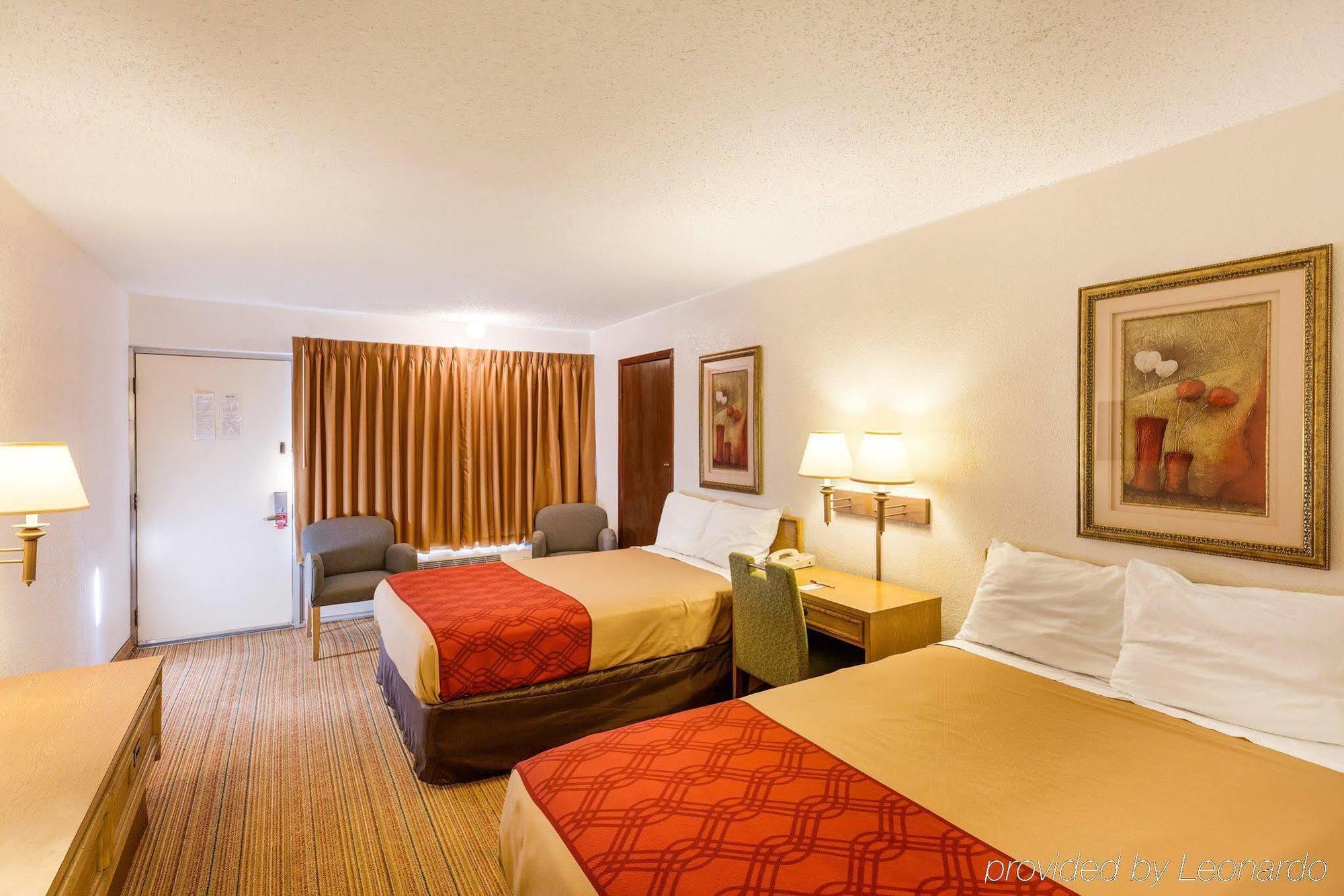Econo Lodge Airport I-35 North Farmers Branch Exterior photo