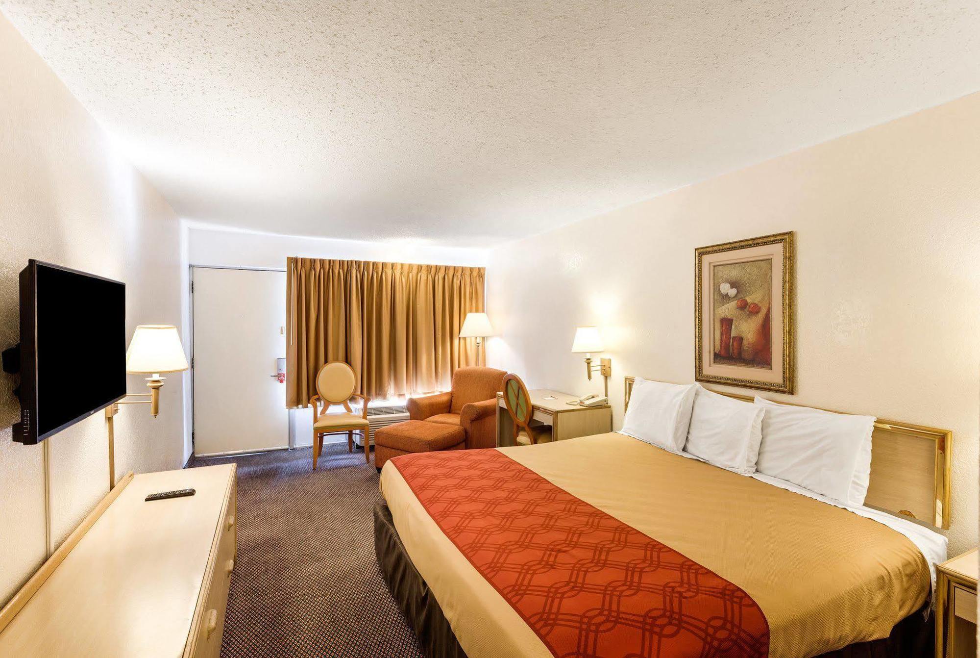 Econo Lodge Airport I-35 North Farmers Branch Exterior photo
